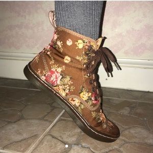 Brown floral Doc Martins!      🌶 ¡¡ON HOLD!!🌶